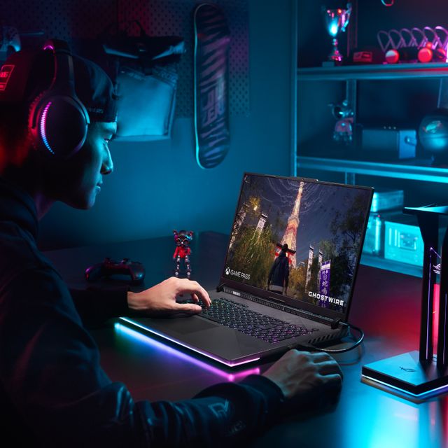 A Gamer Enjoys His Game With Vivid Mini Led Panel of Strix Scar 18